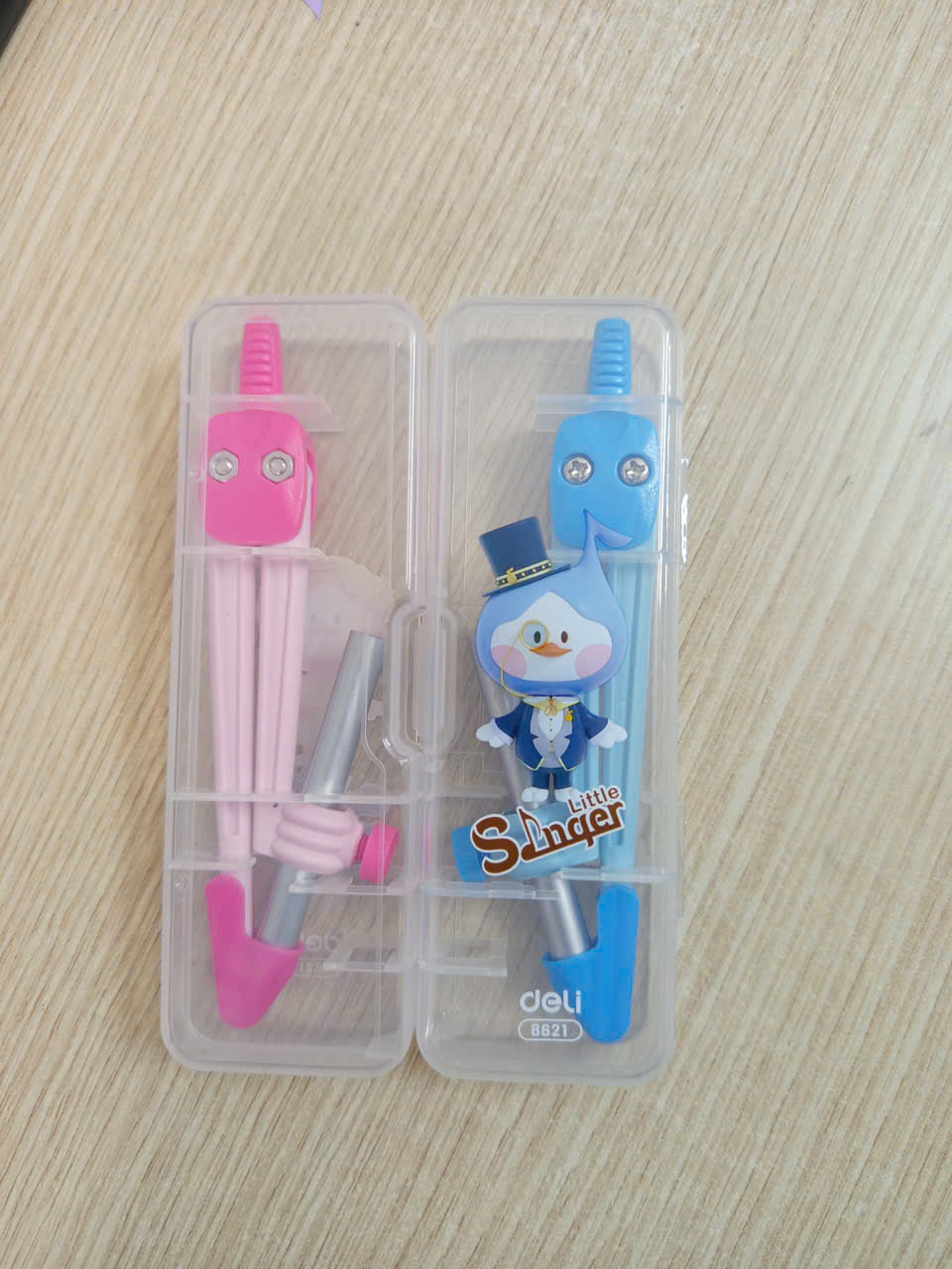 Compa chì cây Deli 8621